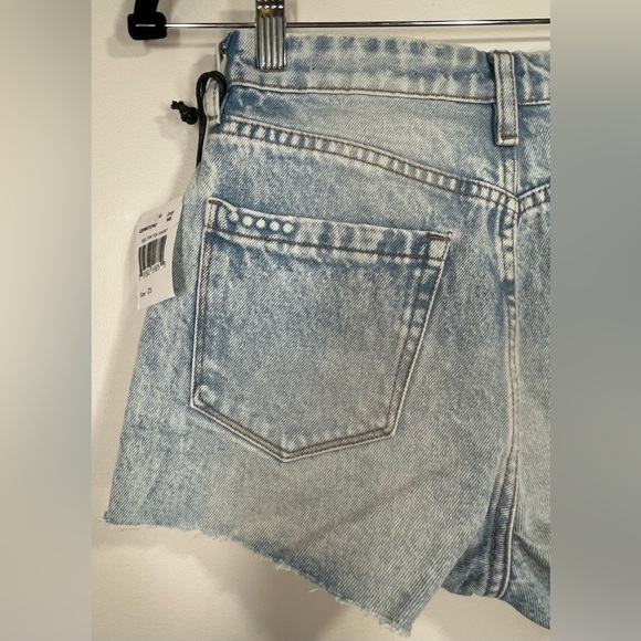 NWT BLANKNYC The Reeve Ultra High-Rise Frayed Hem Light Denim Shorts Size 25 - Picture 8 of 14
